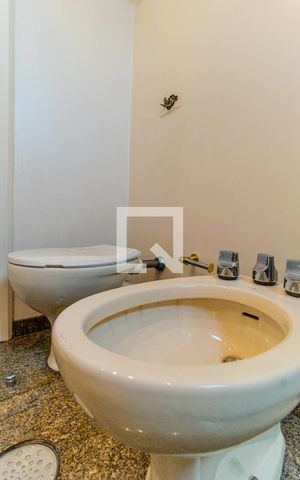 Apartamento para alugar com 220m², 3 quartos e 3 vagasBanheiro da Suíte 1