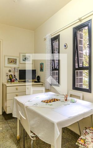 Apartamento para alugar com 220m², 3 quartos e 3 vagasCopa