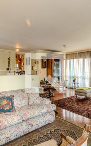 Apartamento para alugar com 220m², 3 quartos e 3 vagasSala