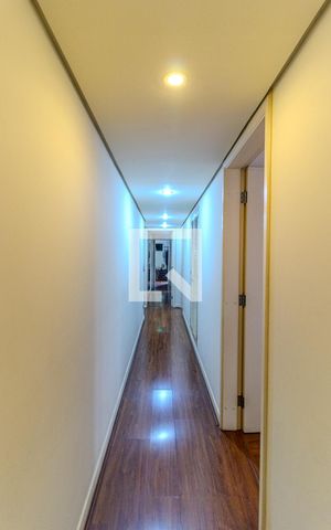 Apartamento para alugar com 220m², 3 quartos e 3 vagasCorredor