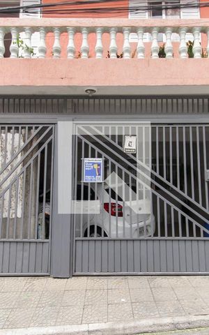 Casa à venda com 130m², 3 quartos e 2 vagas Casa à venda com 130m², 3 quartos e 2 vagasFachada