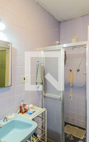 Casa à venda com 190m², 3 quartos e 2 vagas Casa à venda com 190m², 3 quartos e 2 vagasBanheiro 2
