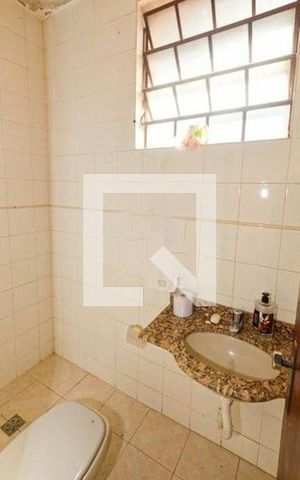 Casa à venda com 150m², 3 quartos e 2 vagasBanheiro