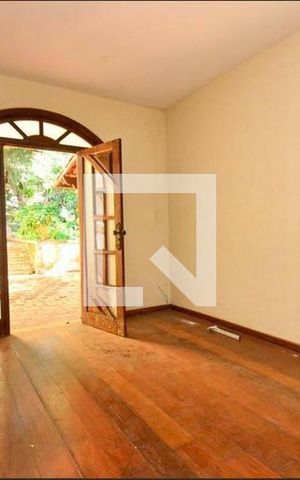 Casa à venda com 150m², 3 quartos e 2 vagasSala