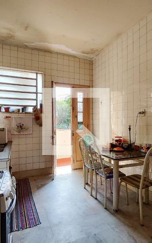 Casa à venda com 300m², 4 quartos e 4 vagas Casa à venda com 300m², 4 quartos e 4 vagasCozinha