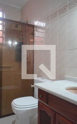 Casa à venda com 381m², 3 quartos e 1 vaga Casa à venda com 381m², 3 quartos e 1 vagaBanheiro da Suíte