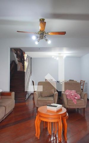 Casa à venda com 381m², 3 quartos e 1 vaga Casa à venda com 381m², 3 quartos e 1 vagaSala