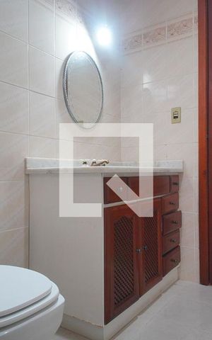Casa à venda com 381m², 3 quartos e 1 vaga Casa à venda com 381m², 3 quartos e 1 vagaBanheiro da Suíte