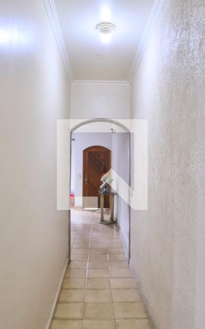 Casa à venda com 220m², 3 quartos e 5 vagas Casa à venda com 220m², 3 quartos e 5 vagasCorredor