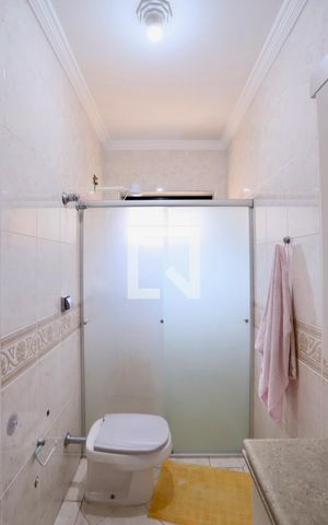 Casa à venda com 220m², 3 quartos e 5 vagas Casa à venda com 220m², 3 quartos e 5 vagasBanheiro do Quarto 2