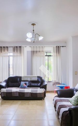 Casa à venda com 220m², 3 quartos e 5 vagas Casa à venda com 220m², 3 quartos e 5 vagasSala