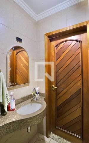 Casa à venda com 220m², 3 quartos e 5 vagas Casa à venda com 220m², 3 quartos e 5 vagasLavabo