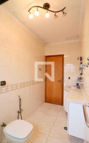 Casa à venda com 220m², 3 quartos e 5 vagas Casa à venda com 220m², 3 quartos e 5 vagasBanheiro do Quarto 1