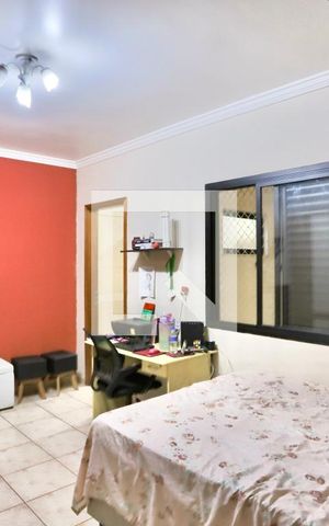 Casa à venda com 220m², 3 quartos e 5 vagas Casa à venda com 220m², 3 quartos e 5 vagasQuarto 3