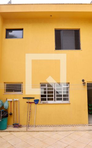 Casa à venda com 220m², 3 quartos e 5 vagas Casa à venda com 220m², 3 quartos e 5 vagasQuintal