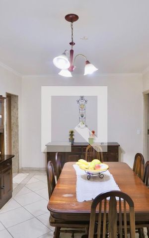 Casa à venda com 220m², 3 quartos e 5 vagas Casa à venda com 220m², 3 quartos e 5 vagasCopa