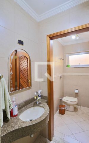 Casa à venda com 220m², 3 quartos e 5 vagas Casa à venda com 220m², 3 quartos e 5 vagasLavabo