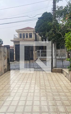 Casa à venda com 220m², 3 quartos e 5 vagas Casa à venda com 220m², 3 quartos e 5 vagasGaragem