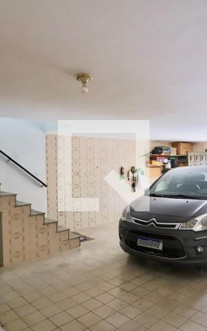 Casa à venda com 220m², 3 quartos e 5 vagas Casa à venda com 220m², 3 quartos e 5 vagasGaragem