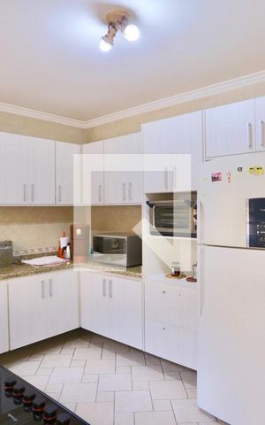 Casa à venda com 220m², 3 quartos e 5 vagas Casa à venda com 220m², 3 quartos e 5 vagasCozinha