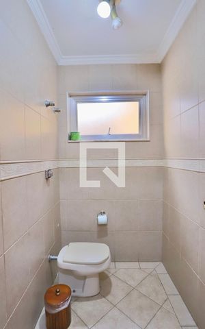 Casa à venda com 220m², 3 quartos e 5 vagas Casa à venda com 220m², 3 quartos e 5 vagasLavabo