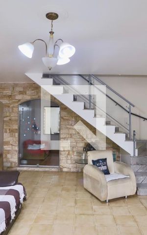 Casa à venda com 220m², 3 quartos e 5 vagas Casa à venda com 220m², 3 quartos e 5 vagasSala