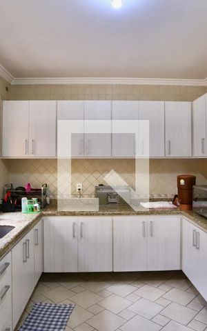 Casa à venda com 220m², 3 quartos e 5 vagas Casa à venda com 220m², 3 quartos e 5 vagasCozinha