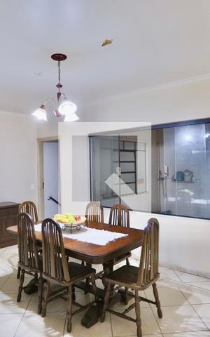 Casa à venda com 220m², 3 quartos e 5 vagas Casa à venda com 220m², 3 quartos e 5 vagasCopa