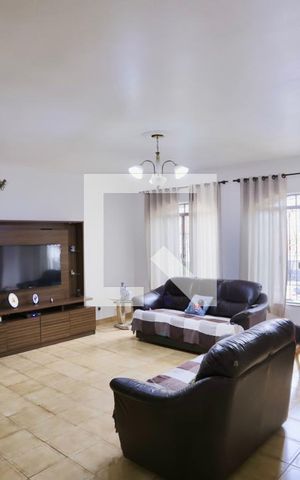Casa à venda com 220m², 3 quartos e 5 vagas Casa à venda com 220m², 3 quartos e 5 vagasSala