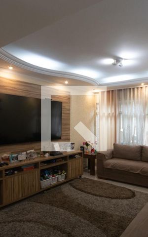Casa à venda com 180m², 3 quartos e 2 vagas Casa à venda com 180m², 3 quartos e 2 vagasSala
