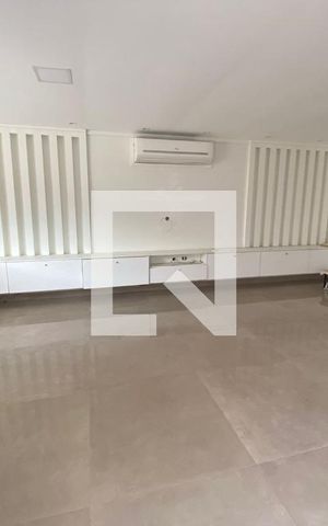 Casa de condomínio à venda com 200m², 6 quartos e 2 vagas Casa de condomínio à venda com 200m², 6 quartos e 2 vagasSala