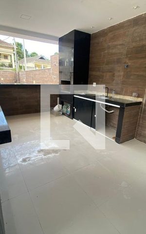Casa de condomínio à venda com 200m², 6 quartos e 2 vagasÁrea Externa