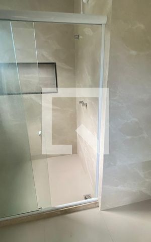 Casa de condomínio à venda com 200m², 6 quartos e 2 vagas Casa de condomínio à venda com 200m², 6 quartos e 2 vagasBanheiro