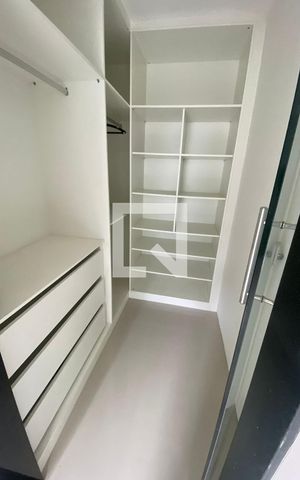 Casa de condomínio à venda com 200m², 6 quartos e 2 vagasQuarto