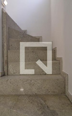 Casa para alugar com 100m², 3 quartos e 1 vagaEscada