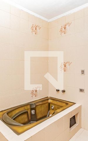 Casa para alugar com 200m², 3 quartos e 2 vagas Casa para alugar com 200m², 3 quartos e 2 vagasBanheiro Social