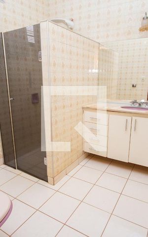 Casa para alugar com 398m², 5 quartos e 4 vagasBanheiro da Suíte 2