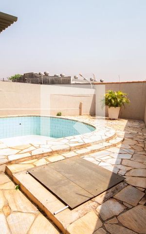 Casa para alugar com 398m², 5 quartos e 4 vagasÁrea comum - Piscina