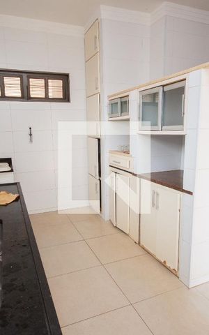 Casa para alugar com 398m², 5 quartos e 4 vagasCozinha