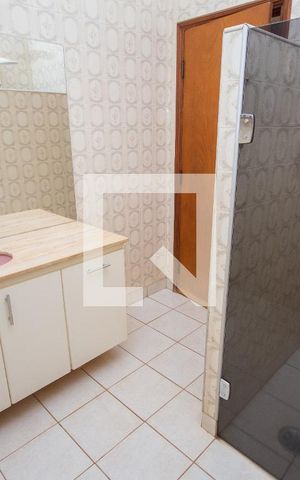 Casa para alugar com 398m², 5 quartos e 4 vagasBanheiro da Suíte 1