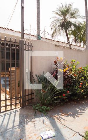 Casa para alugar com 398m², 5 quartos e 4 vagasFachada