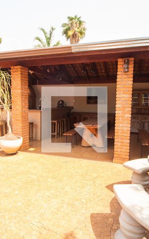 Casa para alugar com 450m², 5 quartos e sem vagaChurrasqueira