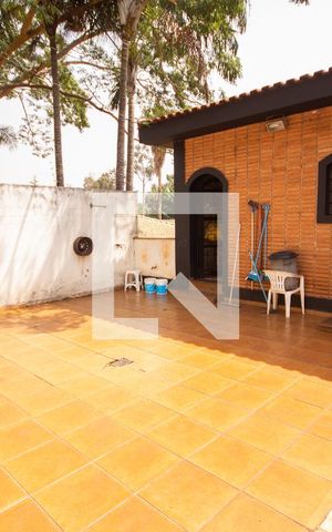 Casa para alugar com 450m², 5 quartos e sem vagaQuintal