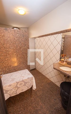 Casa para alugar com 450m², 5 quartos e sem vagaVestiário feminino