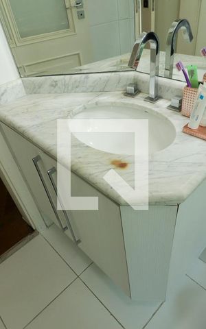 Casa à venda com 350m², 4 quartos e 5 vagasBanheiro da Suíte 2
