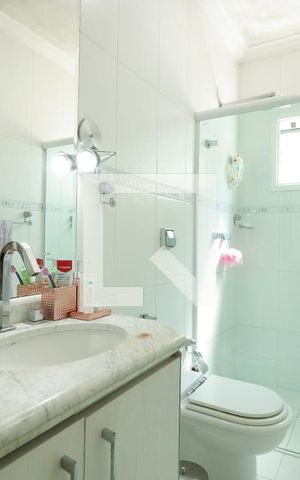 Casa à venda com 350m², 4 quartos e 5 vagasBanheiro da Suíte 2