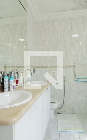 Casa à venda com 350m², 4 quartos e 5 vagasBanheiro da Suíte 4