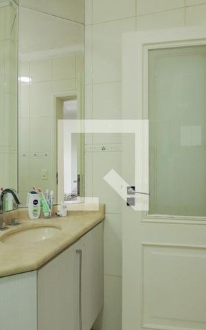 Casa à venda com 350m², 4 quartos e 5 vagasBanheiro da Suíte 3