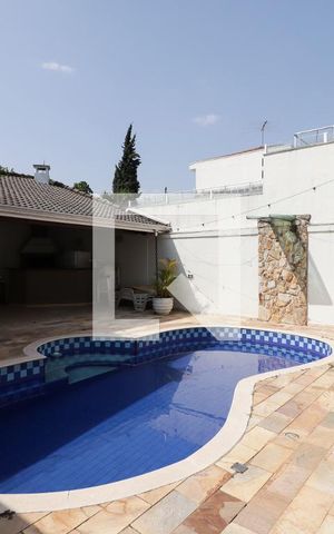 Casa à venda com 350m², 4 quartos e 5 vagasPiscina