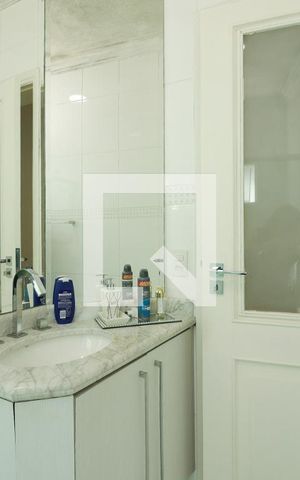 Casa à venda com 350m², 4 quartos e 5 vagasBanheiro da Suíte 1